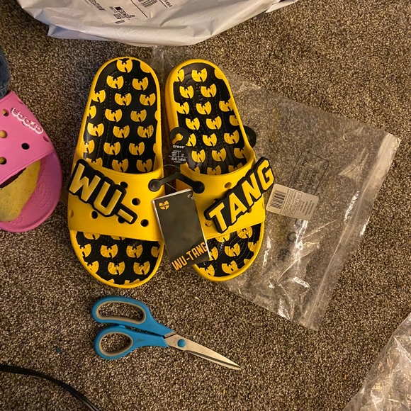 Crocs NWT WU-Tang mens size 11 USA sold out just got out da mailbox Blac&yellow - Picture 13 of 17